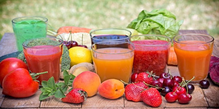 ফলের রস নাকি স্মুদি- সকালের নাশতায় কোনটি খাবেন