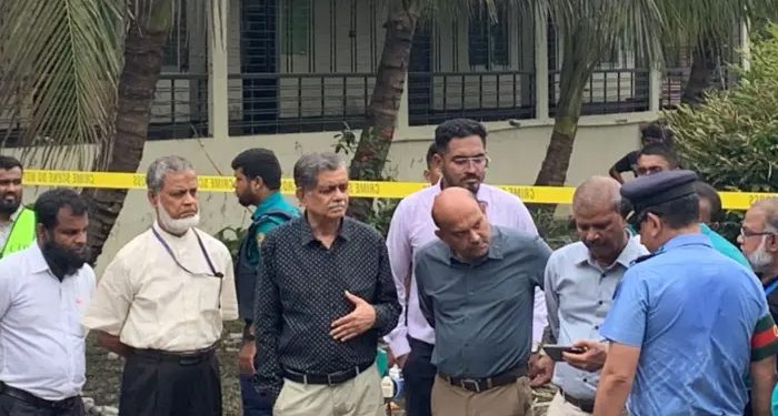 মাইলস্টোনে গিয়ে শিক্ষার্থীদের তোপের মুখে আইন ও শিক্ষা উপদেষ্টা