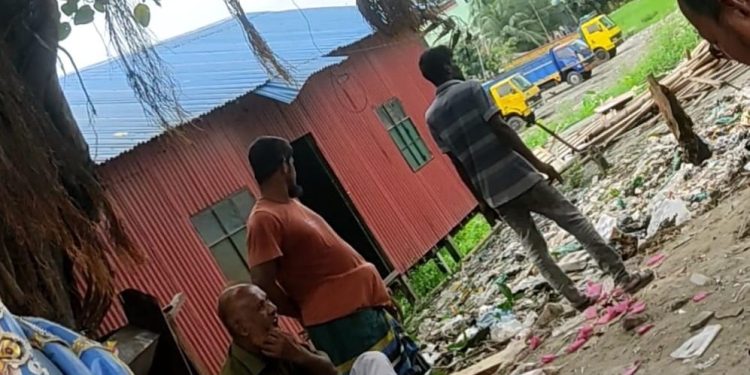 চাঁদা না পেয়ে দোকান ভাংচুর, মালামাল লুট