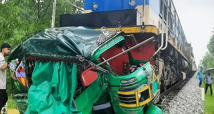 কক্সবাজারে সিএনজি অটোরিকশাকে ট্রেনের ধাক্কা, নিহত ৫