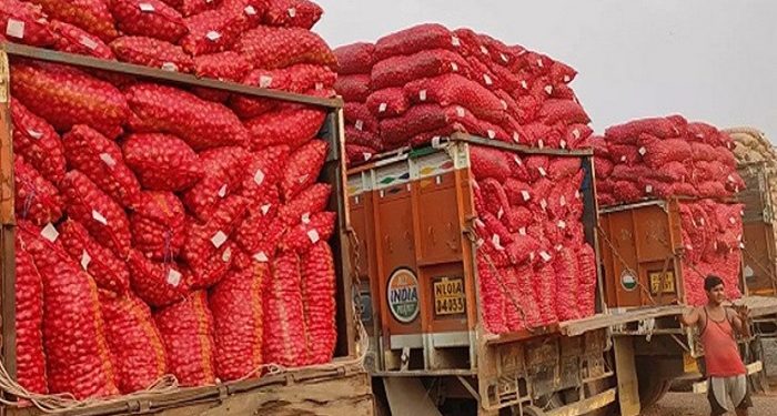 আড়াই বছর পর বনাপোল বন্দর দিয়ে পেঁয়াজ আমদানি