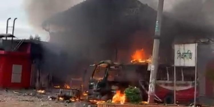 হবিগঞ্জে সিএনজি রিফুয়েলিং স্টেশনে ভয়াবহ অগ্নিকাণ্ডে ১১ যান পুড়ে ছাই