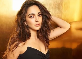 ‘ওয়ার ২’ সিনেমাতে কিয়ারার ‘বিকিনি’ দৃশ্যে কাঁচি