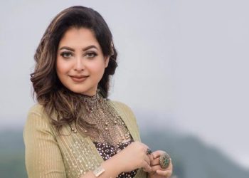 মাকে নিয়ে কোনালের গান