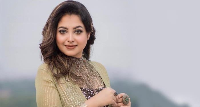 মাকে নিয়ে কোনালের গান