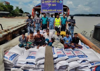 খাদ্য সামগ্রীসহ ৭ পাচারকারী গ্রেফতার