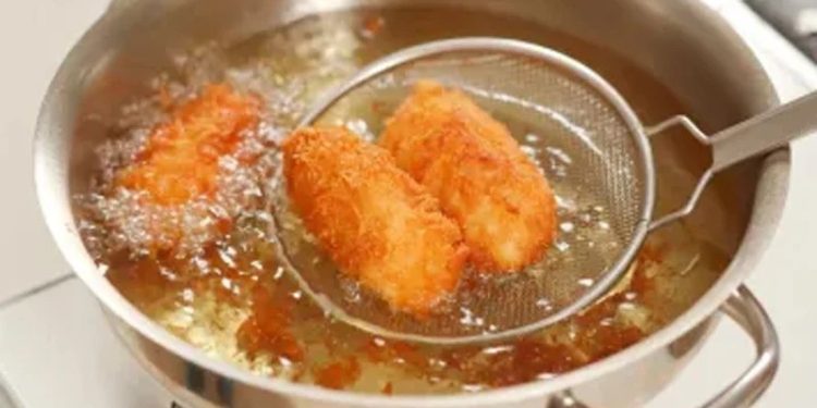 ভাজাভাজির জন্য কোন তেল ব্যবহার করবেন?