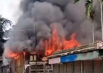 কুমিল্লায় মাইকে ঘোষণা দিয়ে মাজারে হামলা ও অগ্নিসংযোগ