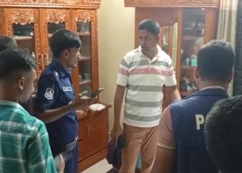 এক ঘরে শিশুর রক্তাক্ত মরদেহ, আরেক ঘরে ঝুলছিলেন অন্তঃসত্ত্বা মা