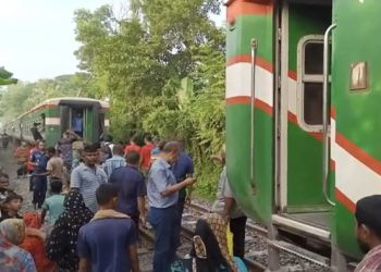 জয়পুরহাটে ট্রেন লাইনচ্যুত, ৫ ঘণ্টা পর চলাচল স্বাভাবিক