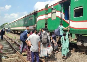 পঞ্চগড় এক্সপ্রেসের লাইনচ্যুত বগি উদ্ধার, ট্রেন চলাচল স্বাভাবিক