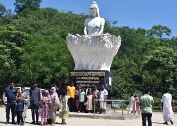 সৌন্দর্যের মায়াবি হাতছানিতে পর্যটকদের কাছে ডাকছে শ্রীমঙ্গল