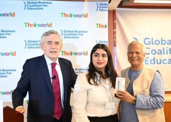 থেয়ারওয়ার্ল্ডের আনলক বিগ চেঞ্জ অ্যাওয়ার্ড পেলেন প্রধান উপদেষ্টা