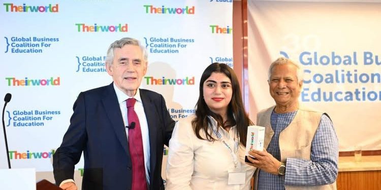 থেয়ারওয়ার্ল্ডের আনলক বিগ চেঞ্জ অ্যাওয়ার্ড পেলেন প্রধান উপদেষ্টা