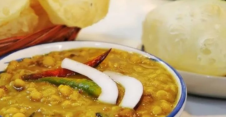 লুচির সঙ্গে থাকুক ‘নারকেল ছোলার ডাল’