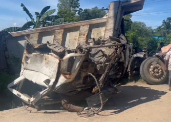 গাজীপুরে ট্রেনের ধাক্কায় ট্রাক দুমড়ে-মুচড়ে নিহত ২