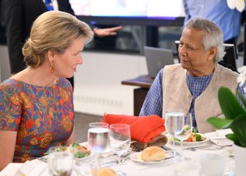 প্রধান উপদেষ্টার সঙ্গে বেলজিয়ামের রাণী এবং সাবেক ব্রিটিশ প্রধানমন্ত্রীর সাক্ষাৎ