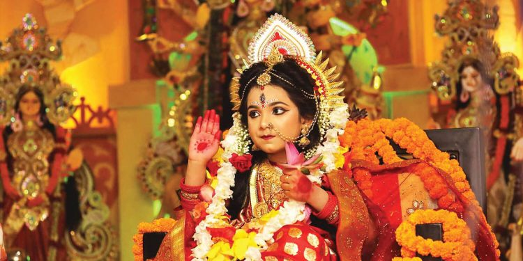 ঢাকের বাদ্য ও শঙ্খধ্বনিতে পালিত হচ্ছে কুমারী পূজা