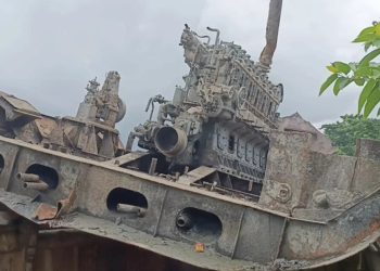 ৩৩ বছর পর মাটি খুঁড়ে তোলা হলো রহস্যময় জাহাজ