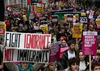 লন্ডনে লাখো মানুষের বিক্ষোভ, ইলন মাস্কের সরকার পতনের আহ্বান