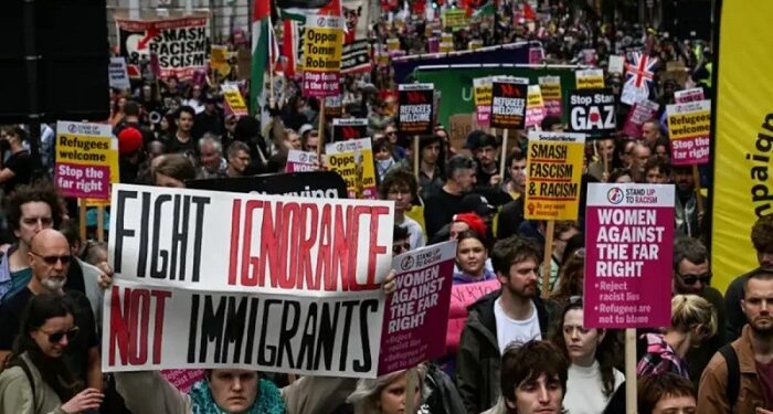 লন্ডনে লাখো মানুষের বিক্ষোভ, ইলন মাস্কের সরকার পতনের আহ্বান