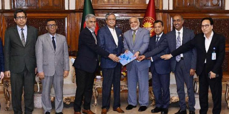 রাষ্ট্রপতির কাছে জুডিশিয়াল সার্ভিস কমিশনের বার্ষিক প্রতিবেদন ২০২৪ জমা