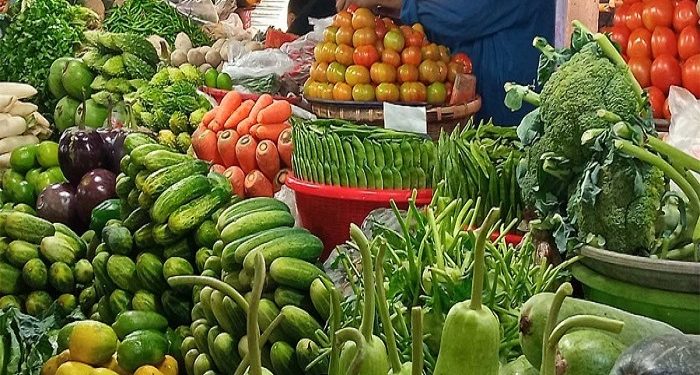 সব সবজীর দাম শতকের কাছাকাছি, ডাবল সেঞ্চুরি কাঁচা মরিচের