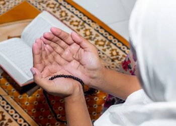 কাউকে বিদায় জানাতে যে দোয়া পড়ব