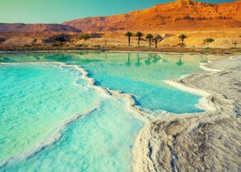 আল্লাহ যে দুই উপায়ে বান্দাকে পরীক্ষা করেন