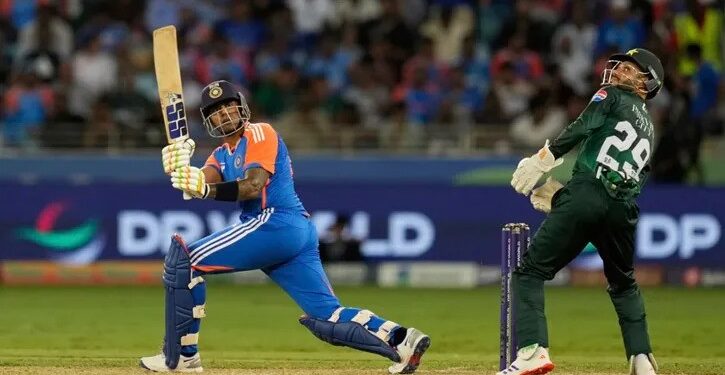 পাকিস্তানকে সহজেই হারিয়ে ‘সুপার ফোরে’ এক পা ভারতের