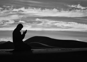 অভাবে মানুষের কাছে আর্জি নয়, আল্লাহর কাছে মিনতিই সমাধান