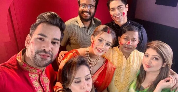 পূজার ফটোশুটে দীঘি, রূপের আভায় সঙ্গী জিলানী-রাতুল