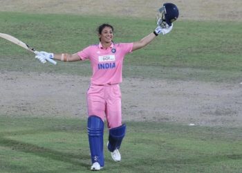 ৫০ বলে সেঞ্চুরি স্মৃতি মান্ধানার, ছাড়িয়ে গেলেন কোহলিকেও