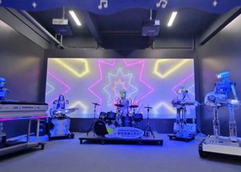 হিউম্যানয়েড রোবট গেমসে গান শোনাবে রোবট ব্যান্ড