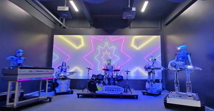 হিউম্যানয়েড রোবট গেমসে গান শোনাবে রোবট ব্যান্ড