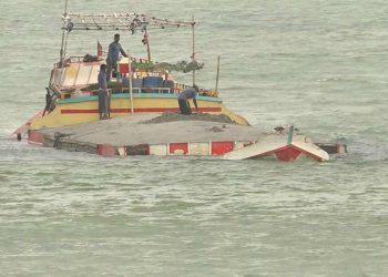 আপত্তি সত্ত্বেও সন্দ্বীপ চ্যানেলে বালু তোলার অনুমতি