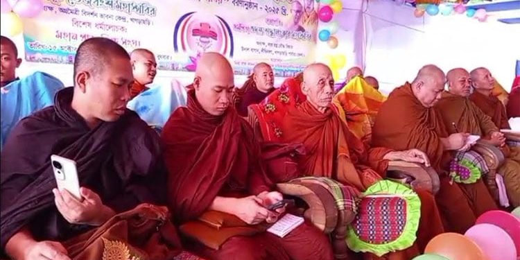 দীঘিনালার দিব্য রাজ কানন বৌদ্ধ বিহারে কঠিন চীবর দান উদযাপন