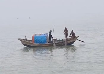 ২২ দিন পর নদীতে জেলেরা, কাঙ্ক্ষিত মাছ না পেয়ে হতাশ