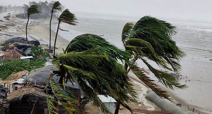 দুপুরের মধ্যে ৮ অঞ্চলে ঝড়ের আভাস