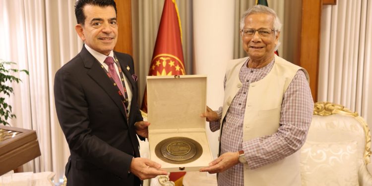 প্রধান উপদেষ্টার সঙ্গে আইসেস্কো মহাপরিচালকের বৈঠক