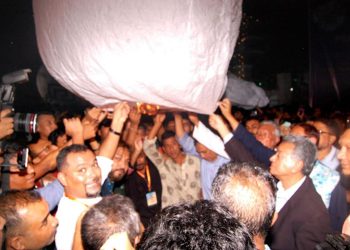 অহিংস আর মঙ্গলবারতায় চট্টগ্রামের আকাশে উড়ল প্রবারণার ফানুস