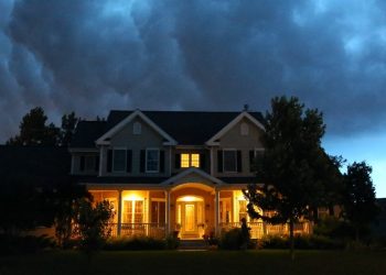 ঘর থেকে বের হওয়ার সময় যে দোয়া পড়া সুন্নত