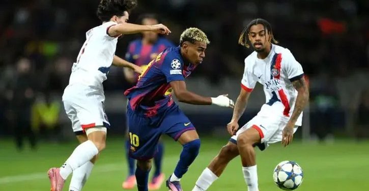 রামোসের শেষ মুহূর্তের গোলে বার্সেলোনাকে হারাল পিএসজি