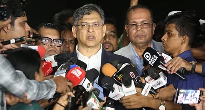 আমরা চাই, আপনার সঙ্গে প্রতিরক্ষা বাহিনীর সুসম্পর্ক বজায় থাকুক: সালাউদ্দিন আহমদ