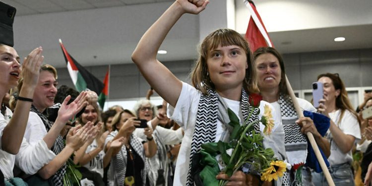 ইসরাইল থেকে বহিষ্কৃত ফ্লোটিলা কর্মীদের সঙ্গে গ্রীসে পৌঁছালেন গ্রেটা থুনবার্গ