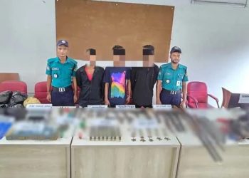 চট্টগ্রামে পুলিশের অভিযানে ১৩ আগ্নেয়াস্ত্র উদ্ধার