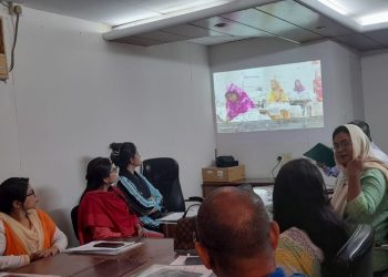 বাংলাদেশে পোশাক শিল্পে নারী শ্রমিকদের মর্যাদা গভীরভাবে সংকুচিত