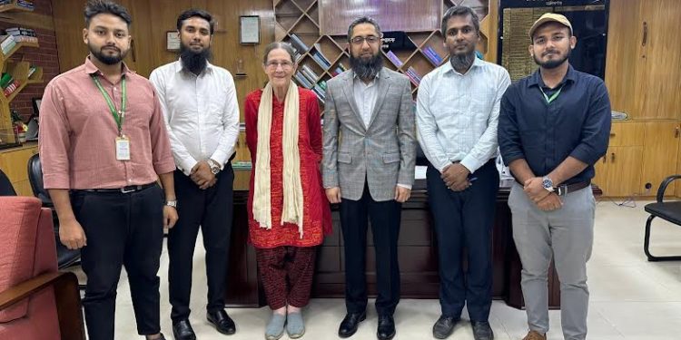 মানিকগঞ্জ পরিদর্শনে সিআরপি’র প্রতিষ্ঠাতা ভ্যালেরি অ্যান টেইলর