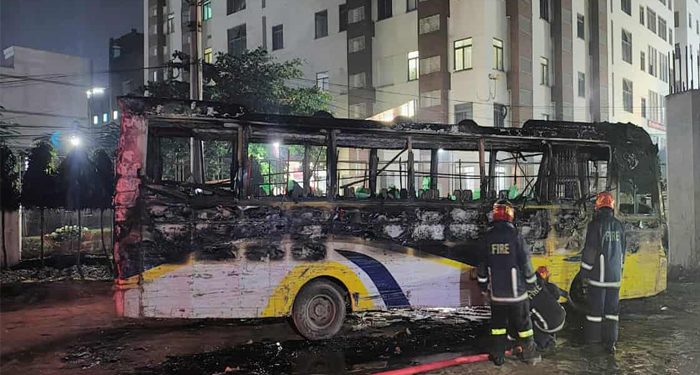 মোটরসাইকেলে এসে আশুলিয়ায় বাসে আগুন দিল ২ যুবক