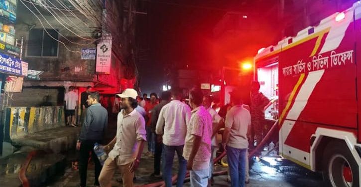 একই রাতে কক্সবাজার শহর ও রেললাইনে আগুন